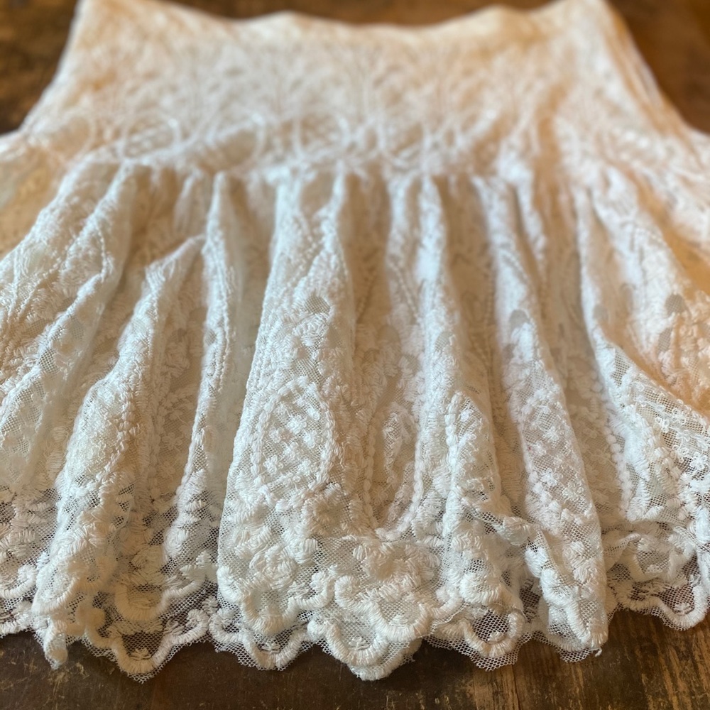 H&M White Lace Mini Skirt
